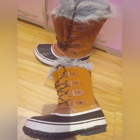 Outbound Frost Women's High Cut Boots, Tan/Black Size 8 - Picture 2 of 5